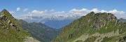 65 Zoom panoramico verso le Alpi Retiche tra il Pizzo del Vento (2241 m) a sx e Foppone (2303 m) a dx 